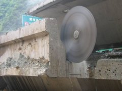 所以對於鋼筋進行混凝（níng）混凝土拆除土切割的難度也是一個很大的