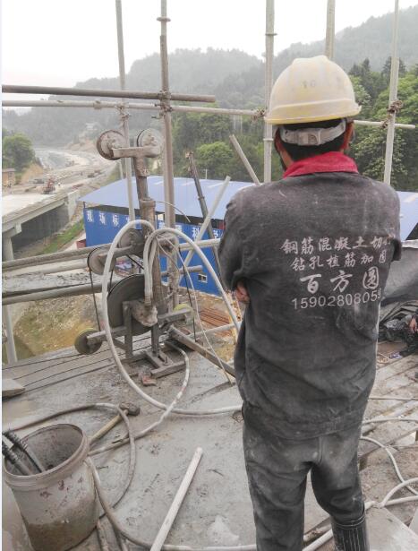 貴州高速公司橋梁橋（qiáo）墩繩（shéng）鋸切割拆除